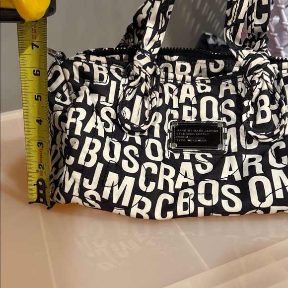 Marc Jacobs Monochrome Lettered Shoulder Bag - Picture 7 of 7